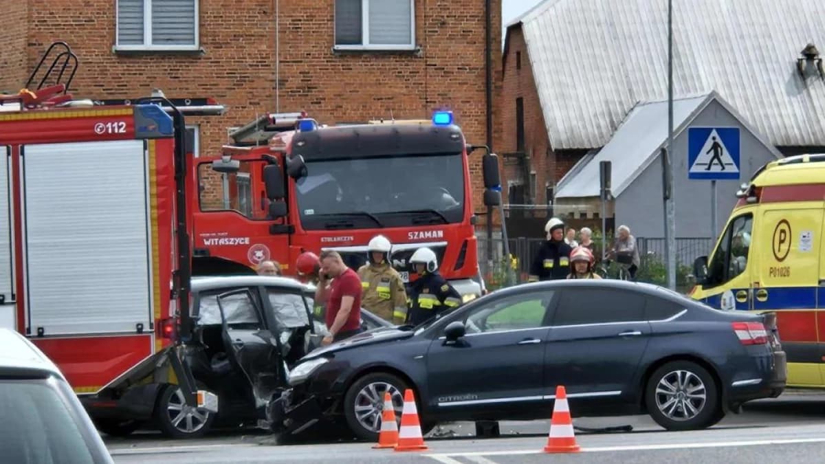Zderzenia trzech aut w Witaszycach na drodze krajowej. Są utrudnienia