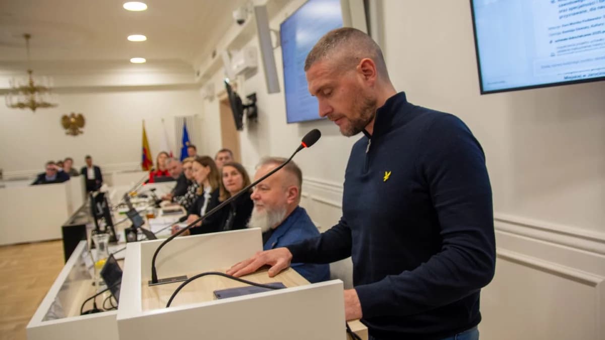 Burza wokół emigrantów. Mamy się z nimi integrować, czy zamykać się przed nimi - dyskusja w ratuszu i w internecie [ZDJĘCIA, SONDA]