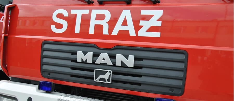 Strażacy musieli wyważyć drzwi do mieszkania. Kobieta leżała na podłodze
