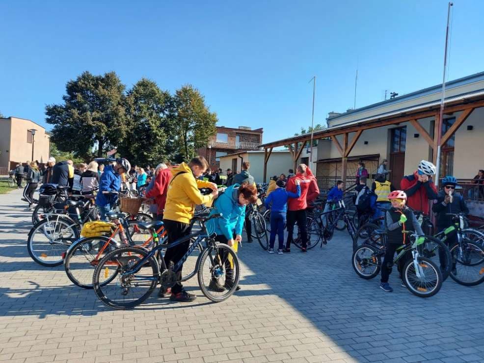 Rajd „Tradycja i współczesność u Sąsiadów” zgromadził na starcie 150 rowerzystów [ZDJĘCIA]