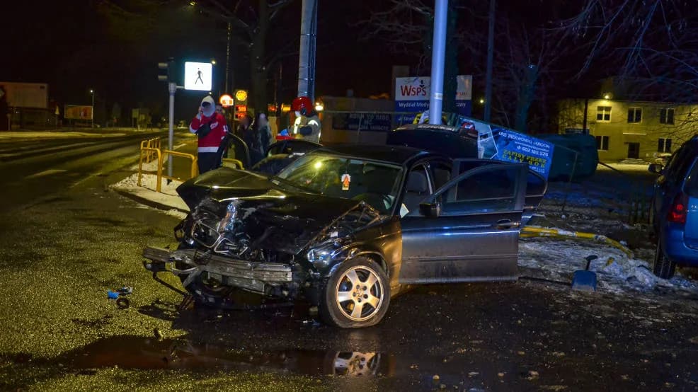 Zderzenie na skrzyżowaniu ulicy Wrocławskiej i Powstańców Wielkopolskich w Jarocinie [ZDJĘCIA]