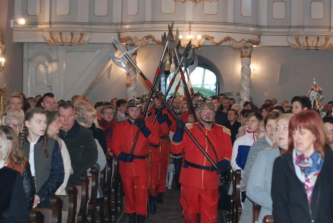 Tradycje wielkanocne z naszego regionu. Czyli Turki, Niedźwiedzie, folklor biskupiański i palenie żuru