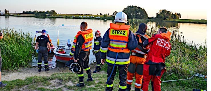 Nietrzeźwi wpadli do zalewu. Świadkowie chcieli ich ratować. Dramatyczna akcja w Roszkowie