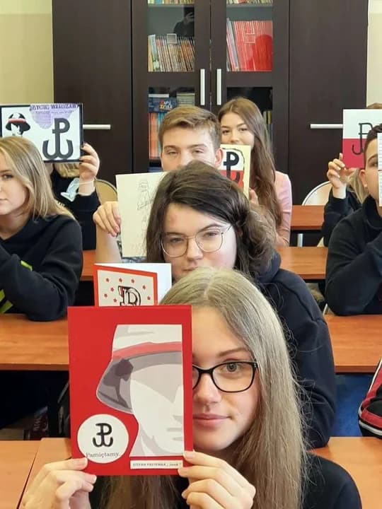 Uczniowie jarocińskiego liceum w projekcie „BohaterON - włącz historię” [ZDJĘCIA]