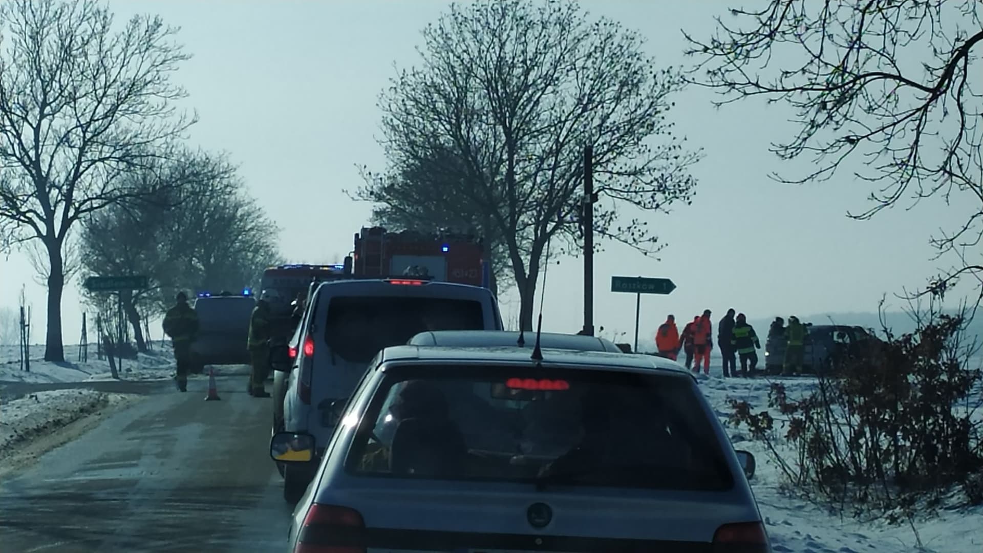 Zderzenie dwóch pojazdów na skrzyżowaniu