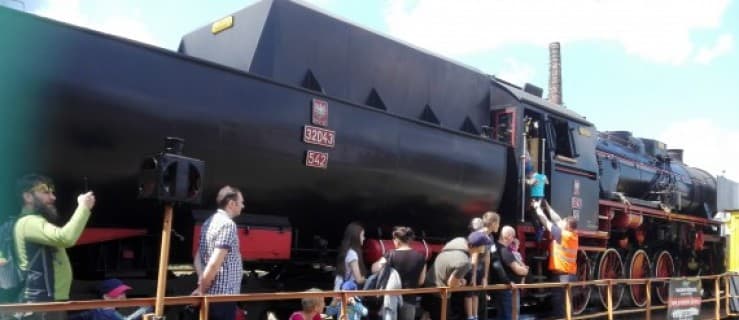 Parowozownia tętni dziś życiem. Ruch nie tylko na torach [ZDJĘCIA, WIDEO]