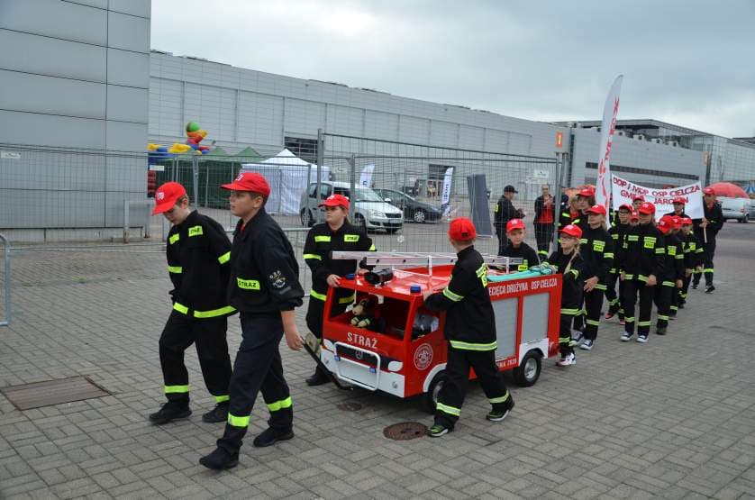 Miniaturowa replika strażackiego mercedesa zrobiła furorę na Ogólnopolskim Zlocie Czerwonych Samochodów [ZDJĘCIA]