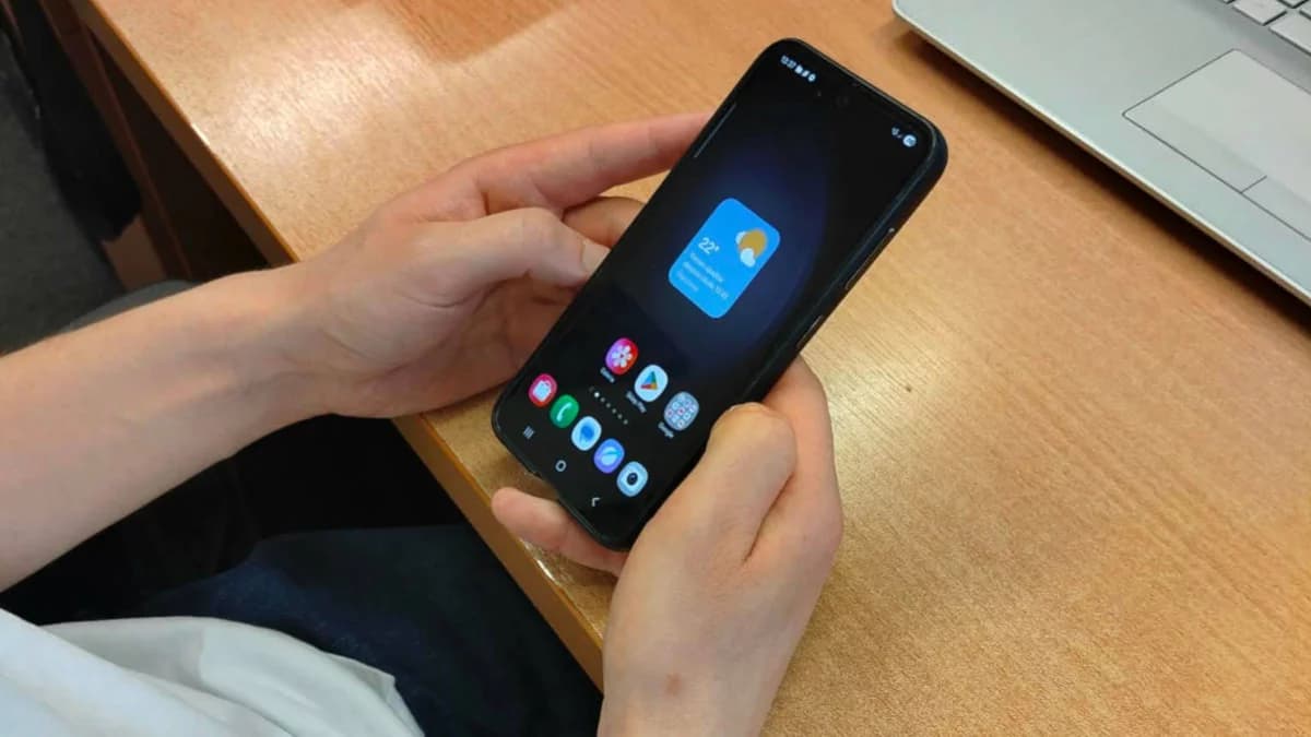 Zakaz używania telefonów komórkowych w szkołach. Kiedy może wejść w życie, jakie są wyjątki i zasady?