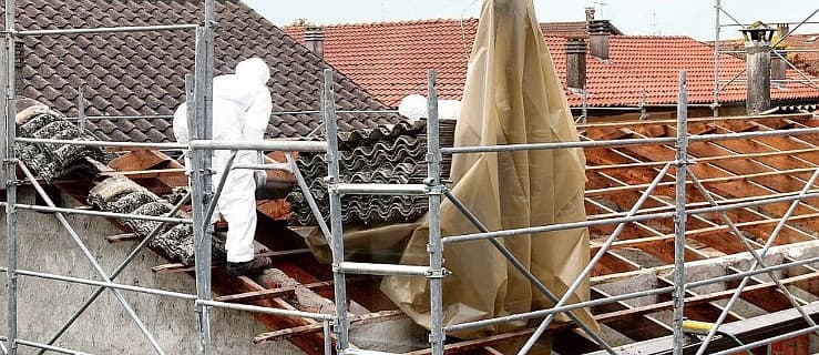 Usuń eternit ze swojego dachu. Zobacz skąd wziąć na to pieniądze [SONDA]