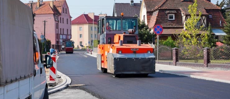Pół kilometra nowej nawierzchni i rondo już na półmetku