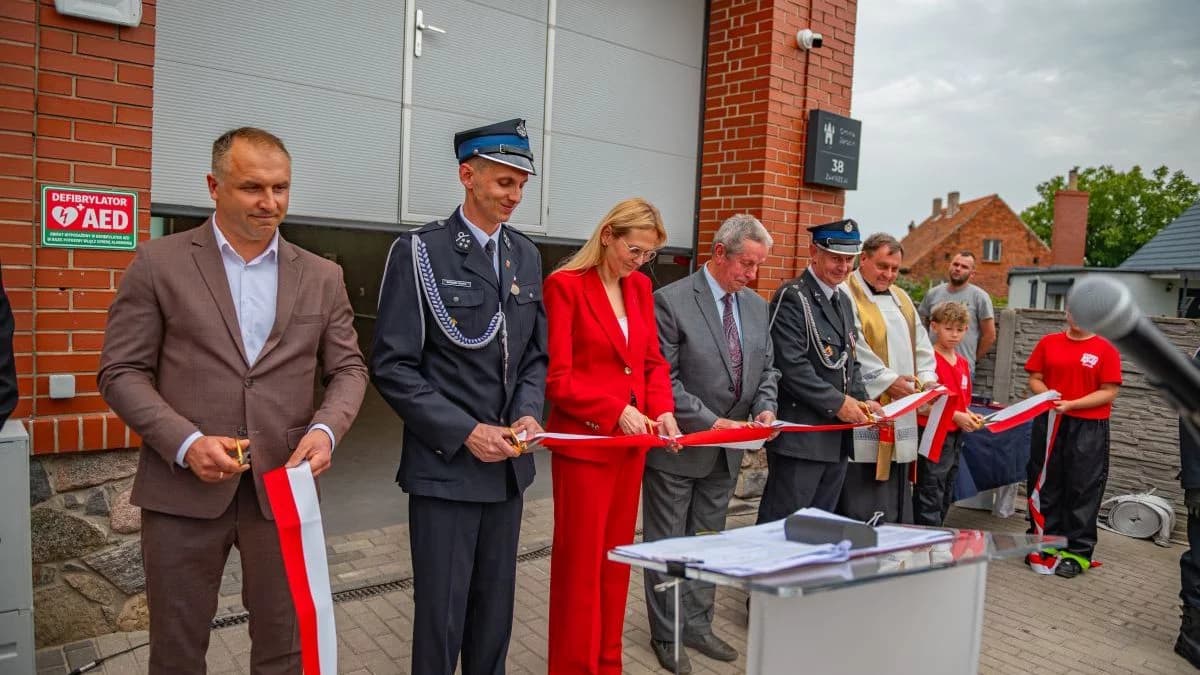 Strażacy z Zakrzewa mają powody do dumy. Nowa remiza oficjalnie otwarta! [ZDJĘCIA, WIDEO]