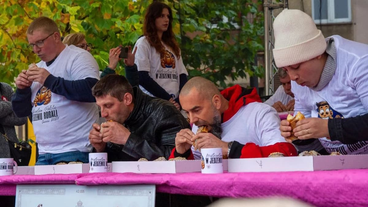 Mistrzostwa Polski w jedzeniu rogali wróciły po wielu latach [ZDJĘCIA]
