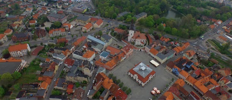 Czy na jarocińskim rynku po rewitalizacji powinien być parking [sonda]