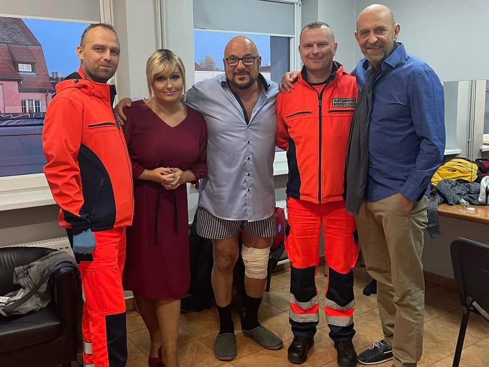 Znany aktor uległ wypadkowi w Jarocinie. Pomogli ratownicy medyczni