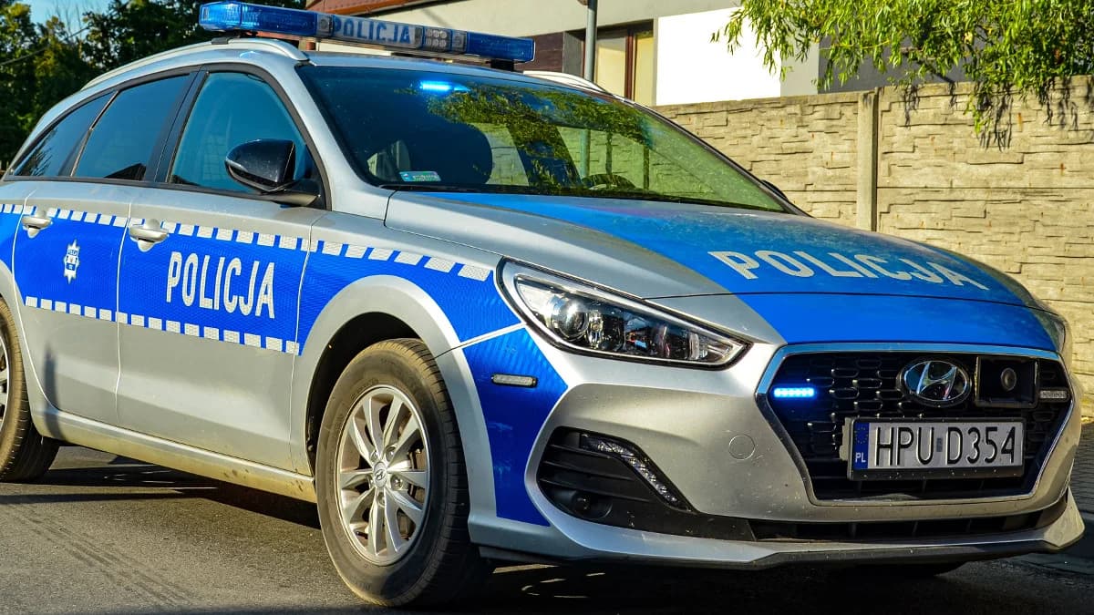 Ciało mężczyzny znaleziono w wannie. Na miejscu pracowali policja i prokurator