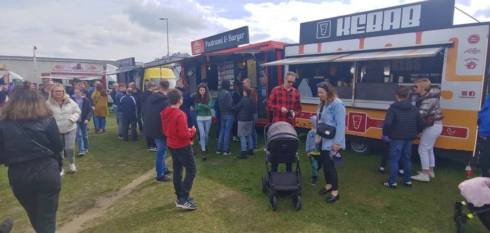 Food trucki zjechały do Jarocina.  Co serwowano mieszkańcom? [ZDJĘCIA]