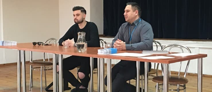 2 osoby na spotkaniu w sprawie światłowodu w Jaraczewie