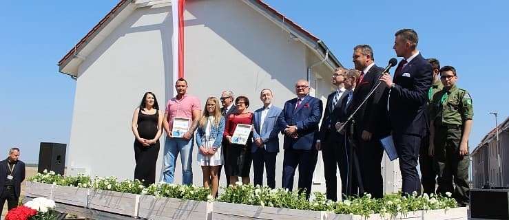 Prawie sto rodzin rozpoczyna nowe życie w „Mieszkaniach Plus”