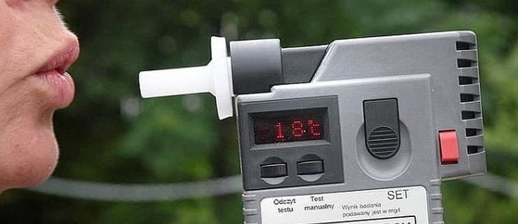 Pijana matka wiozła dzieci. Uciekła z miejsca kolizji