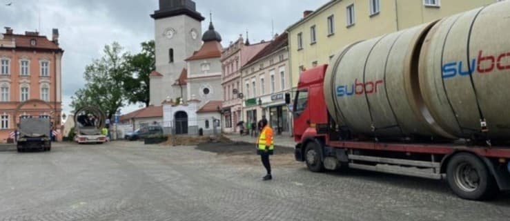 Olbrzymi zbiornik trafi pod płytę rynku w Jarocinie. Właśnie rusza budowa