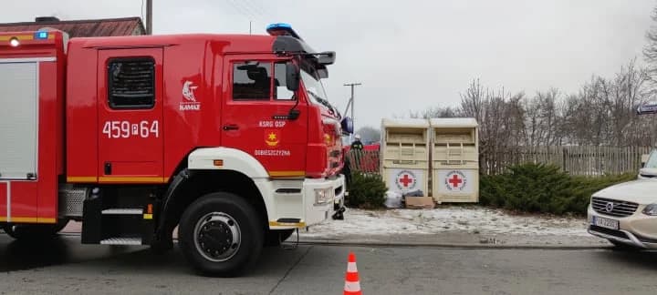 Pożar budynku gospodarczego. Są podejrzenia, że ktoś znajduje się w środku [ZDJĘCIA]