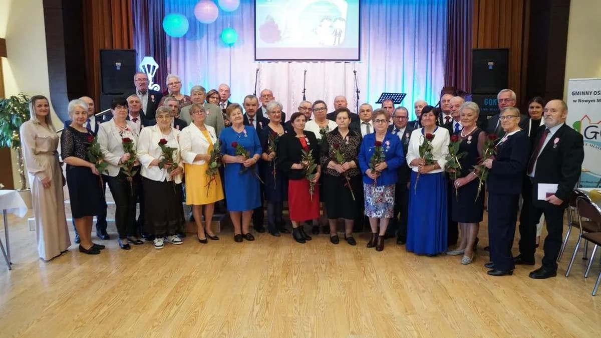 Jubileusze małżeńskie w Nowym Mieście. 17 par odebrało medale