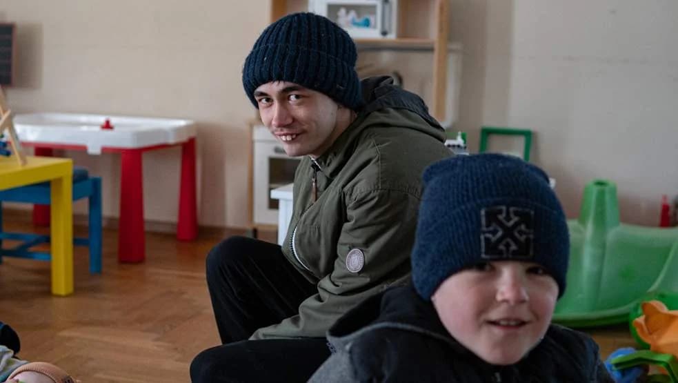 70 uchodźców z ośrodka w Żerkowie przewieziono do Środy Wielkopolskiej [ZDJĘCIA]