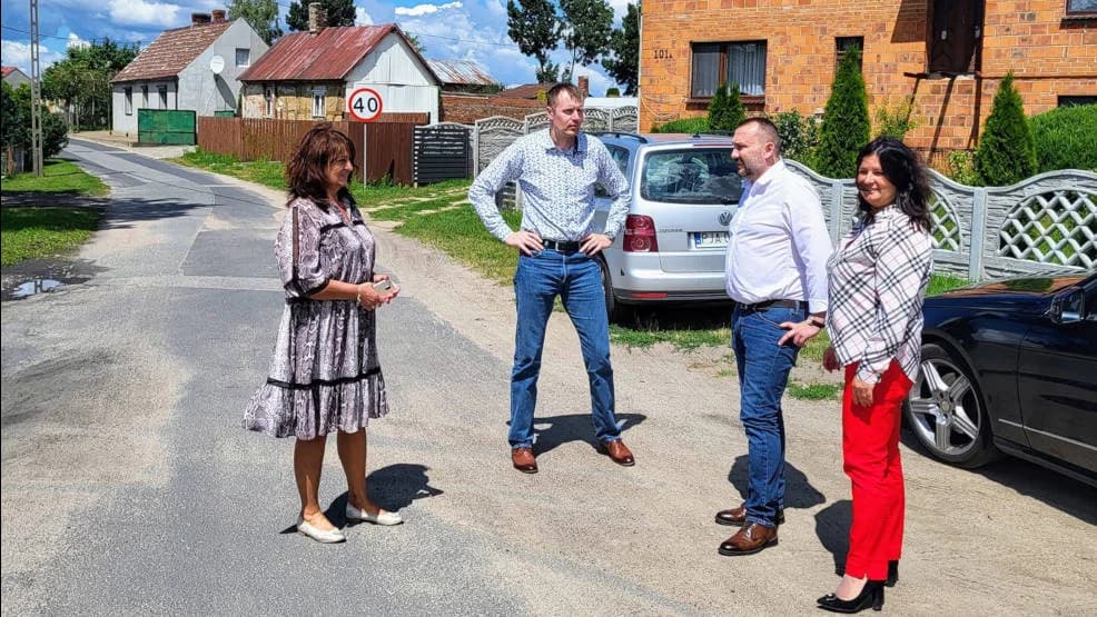 Władze doglądają przebudowę drogi Żerków - Raszewy - Komorze Przybysławskie [ZDJECIA]