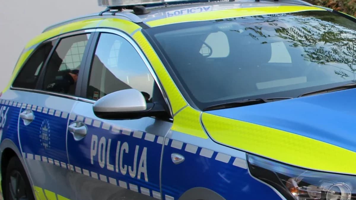 Jechał motorowerem bez uprawnień. Policjantom usiłował wmówić, że to nie on kierował