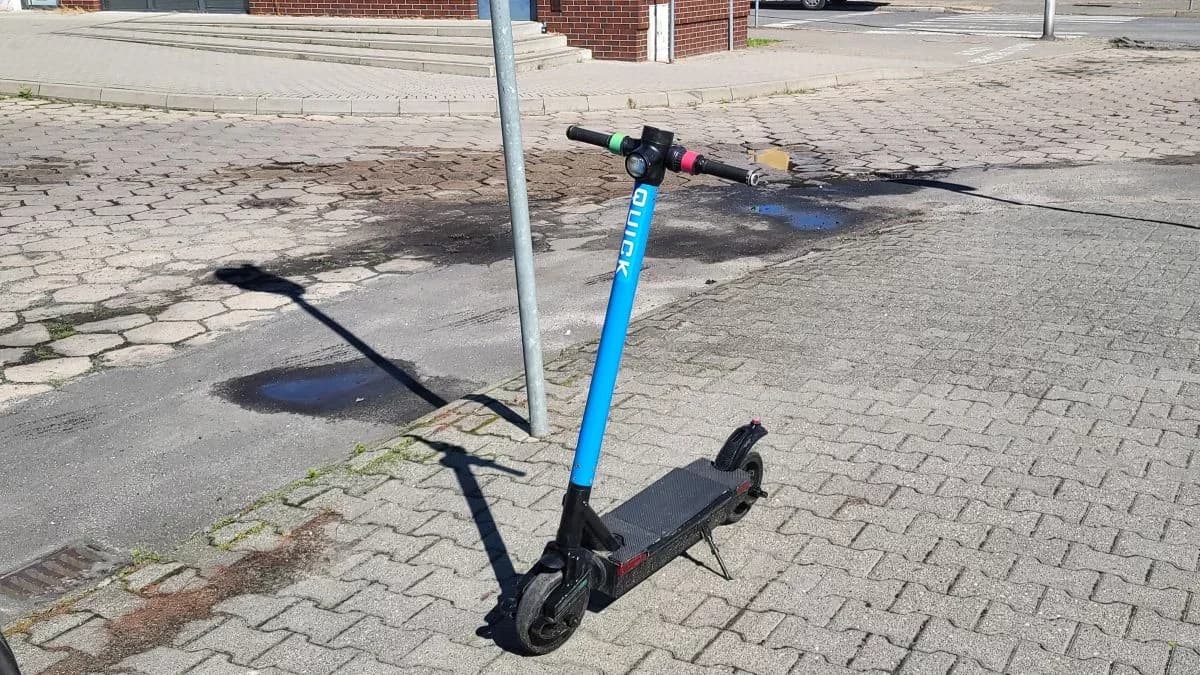 Jechał na hulajnodze. Został potrącony na ulicy Zacisznej w Jarocinie