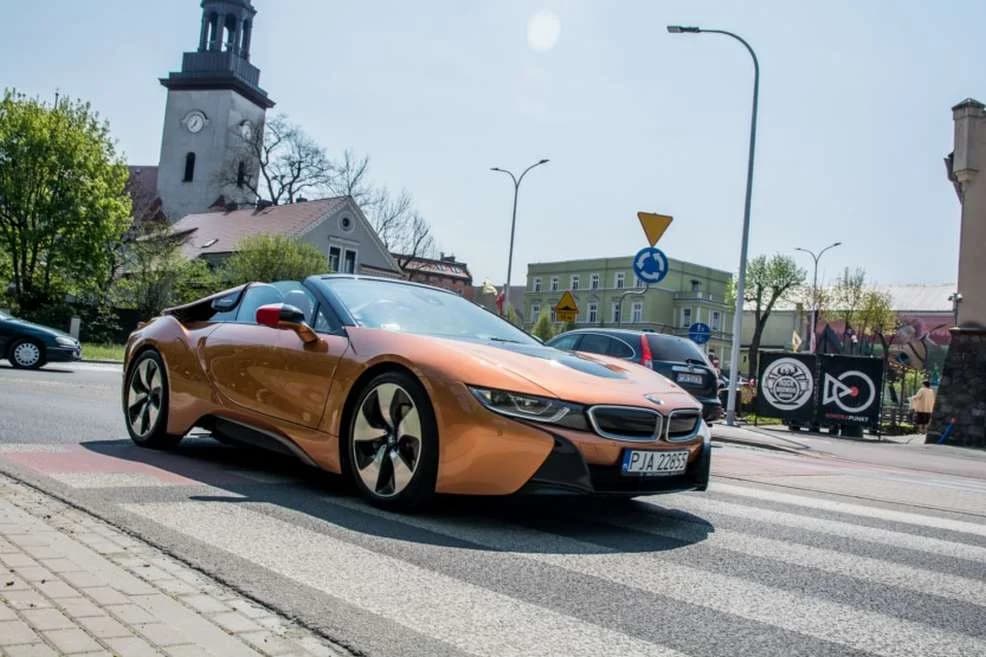 Jakie samochody i motocykle rejestruje się w naszym powiecie,  czy mamy do czynienia z boomem motoryzacyjnym? [ZDJĘCIA]