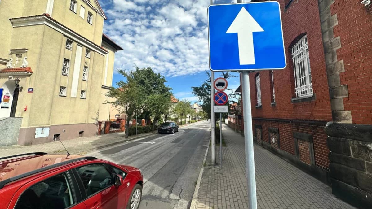 Ważne zmiany w ruchu w Jarocinie - zakaz parkowania i ruch jednokierunkowy. Gdzie i od kiedy?