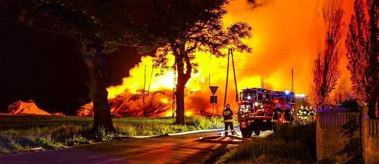 Nocny pożar stodoły. Strażacy: To było piekło [ZDJĘCIA]