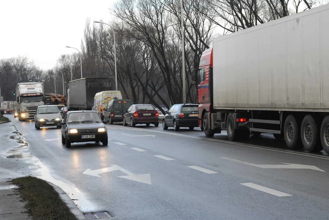 Tak wyglądał ruch w Jarocinie. Jarocin korkocin. Kto to pamięta? [ZDJĘCIA]