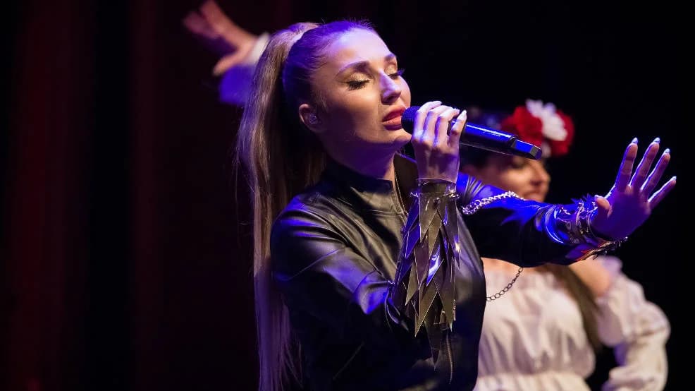 Cleo: święta Bożego Narodzenia - dresy, mandarynki i „Kevin sam w domu”
