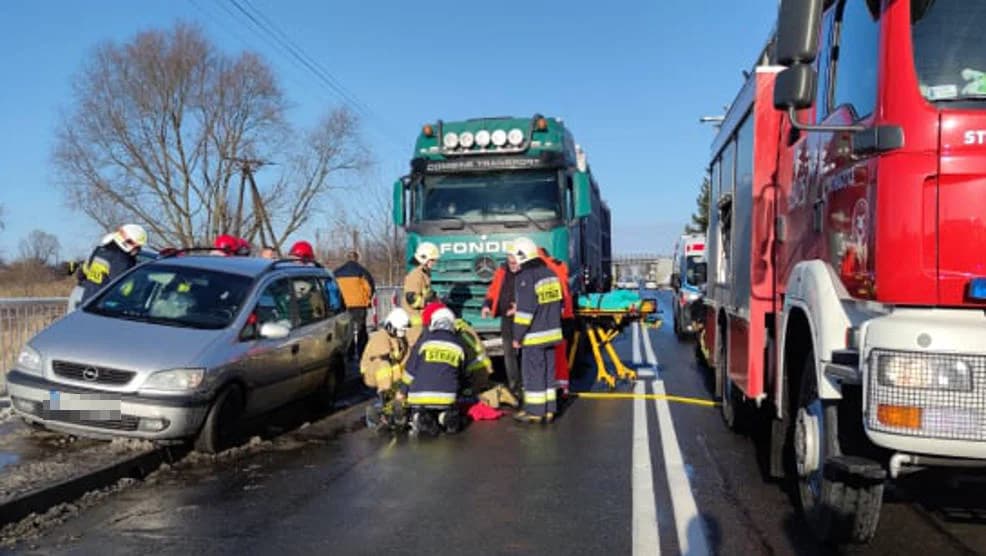 Wypadek w Jarocinie. Obowiązuje ruch wahadłowy [ZDJĘCIA]