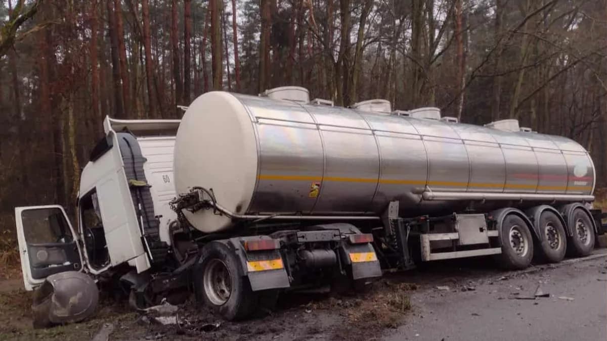 Tragiczny wypadek w regionie. DK12 zablokowana po zderzeniu osobówki z cysterną