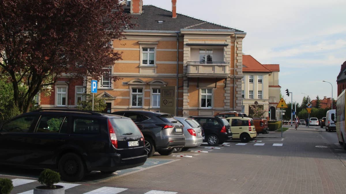 Wybory 2023. Kierownik kancelarii burmistrza Jarocina rozprowadzał listy poparcia dla Konfederacji. Czy doszło do złamania Kodeksu wyborczego?