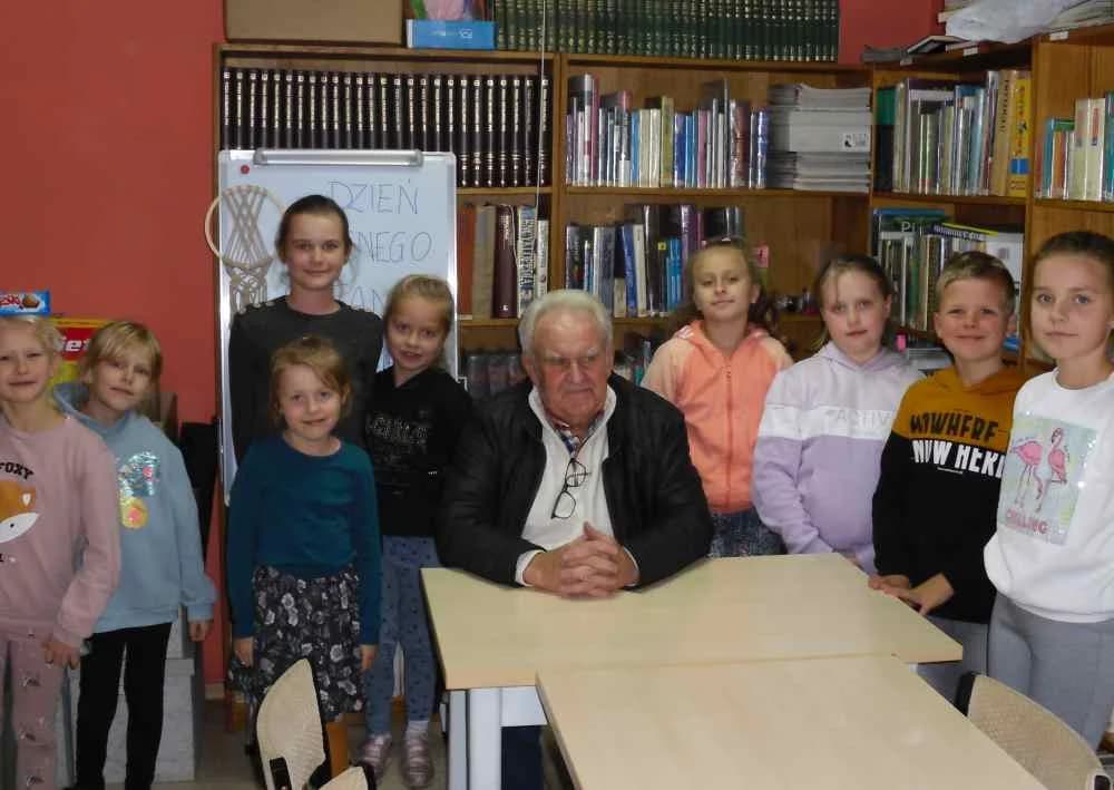 Spacer z sołtysem do parku w Chociczy