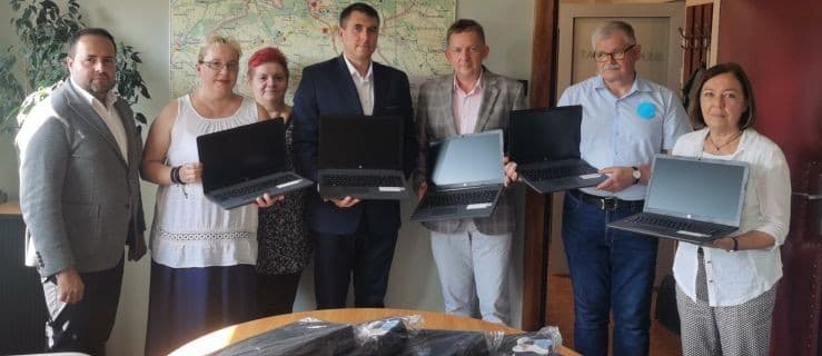 Po raz kolejny szkoły otrzymały nowy sprzęt [GALERIA]