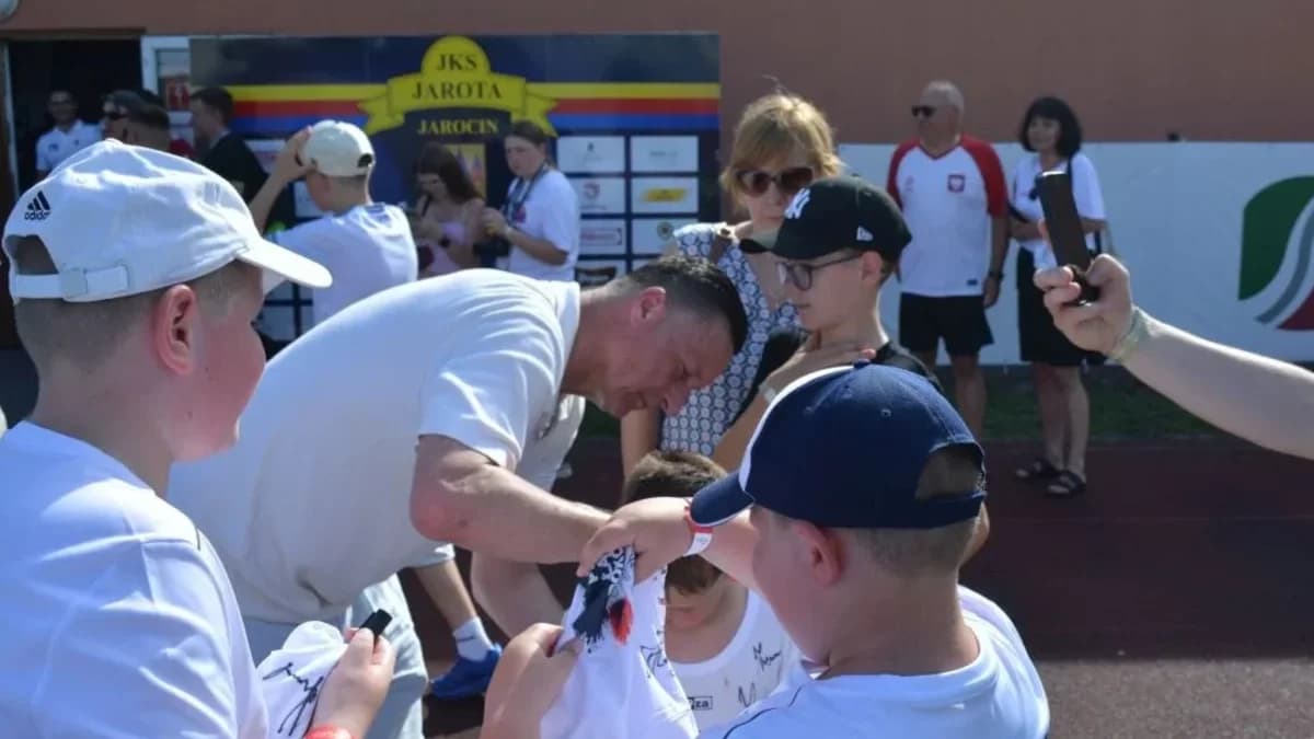 Legendy polskiej piłki nożnej zagrały w Jarocinie [ZDJĘCIA, WIDEO]