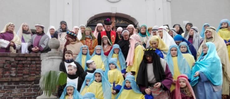 Jezus upadał na ulicach Jarocina. Droga Krzyzowa inna niż zwykle [VIDEO]