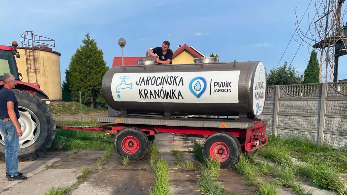 Groźne bakterie w wodzie na terenie gminy Kotlin. Powołano sztab kryzysowy. W Wyszkach stanął beczkowóz