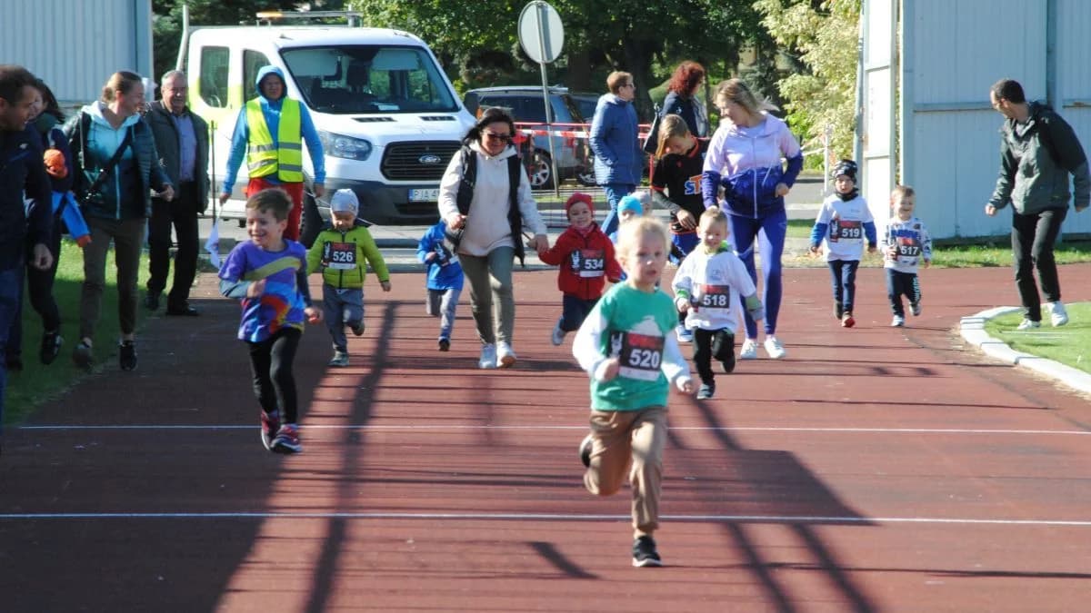 Rock Run Jarocin 2024. Rywalizacja do ostatnich metrów w biegach dzieci [ZDJĘCIA]
