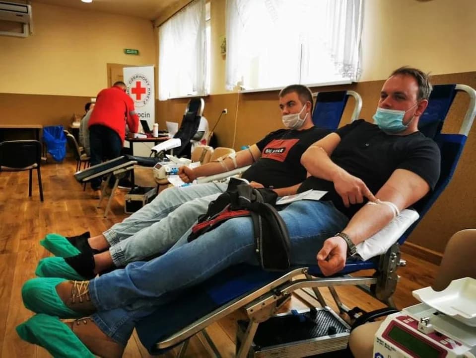 Pomoc dla Ukrainy.  Wiele osób w kolejce do oddania krwi w Chrzanie [ZDJĘCIA]