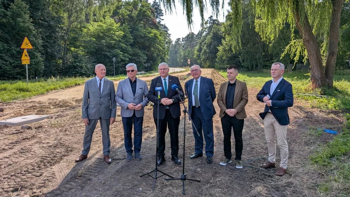 Budowa ścieżki rowerowej w Tarcach. Była konferencja, padły konkretne terminy