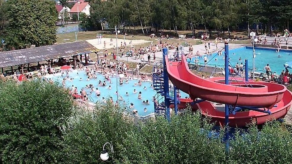 Jarocin. Wiemy kiedy zostanie otwarty basen odkryty. Znamy szczegóły funkcjonowania kąpieliska