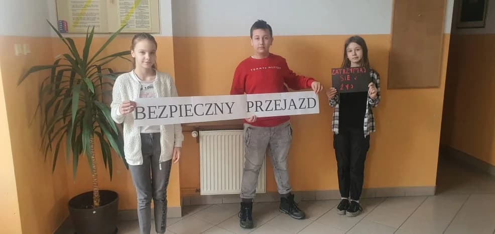 Szkoła Podstawowa w Łuszczanowie ponownie w akcji "Bezpieczny przejazd"