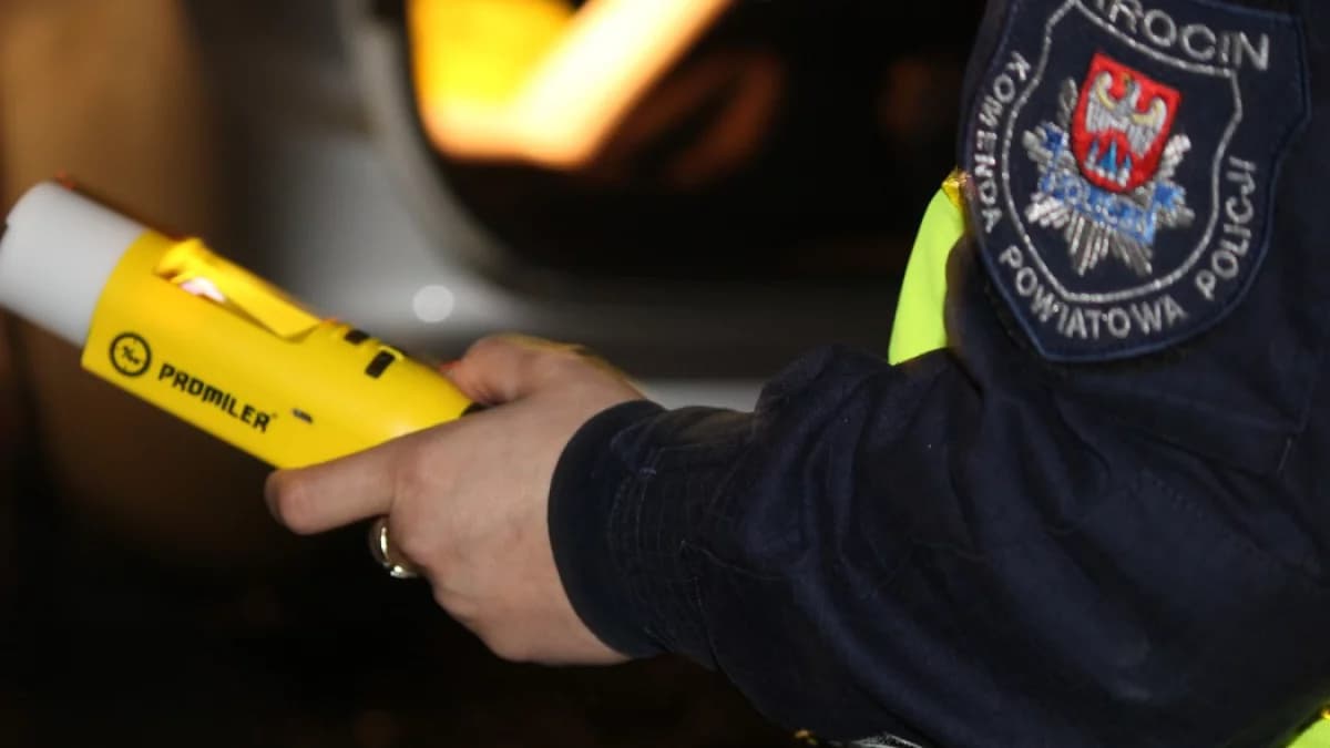 Ktoś zadzwonił na policję, że pijany kierowca jedzie z Radlina do Cielczy