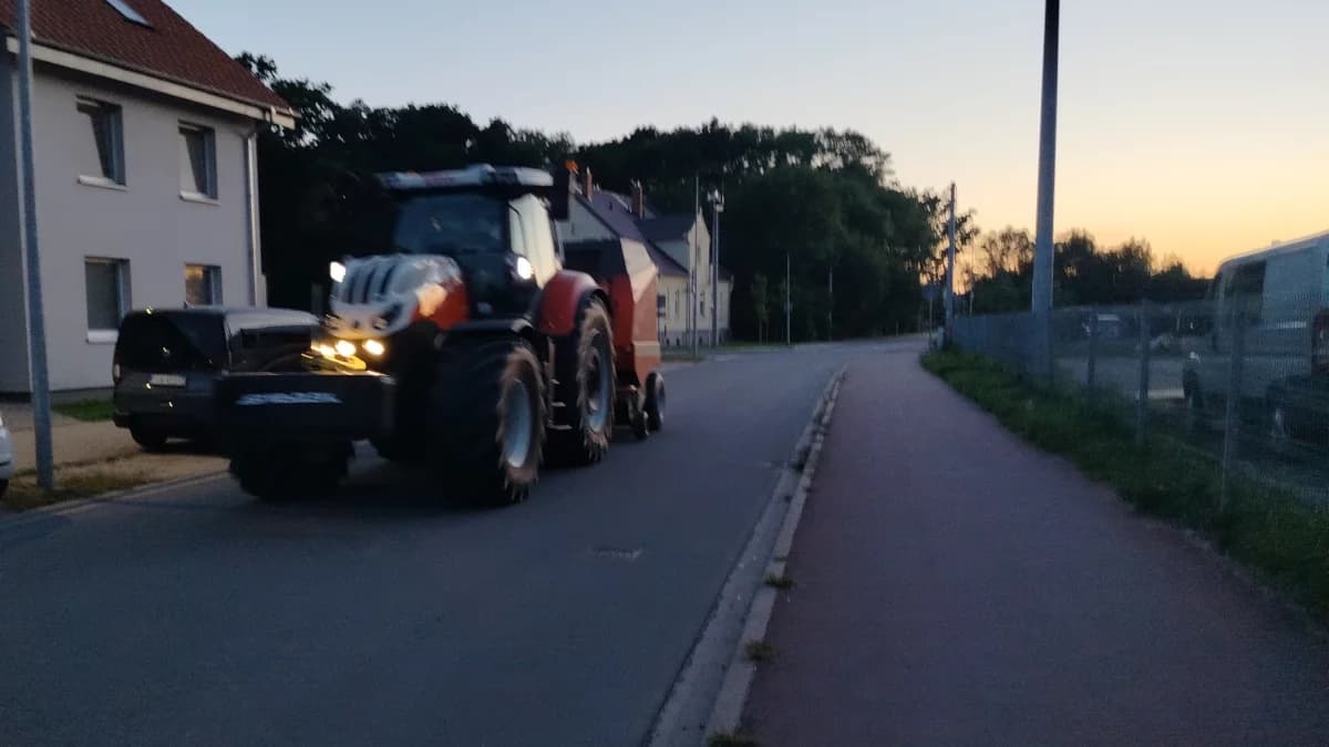 Żniwa trwają nocą. Wicemarszałek apeluje, by nie wzywać policji na rolników